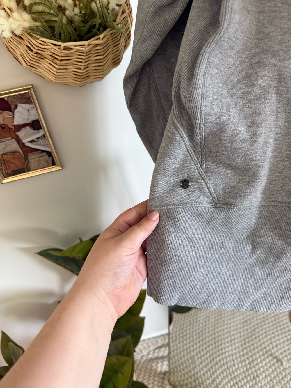 Lululemon Heather Gray Under Wraps Pullover Hoodie Size 8 - Picture 10 of 10